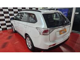 MITSUBISHI - OUTLANDER - 2013/2014 - Branca - R$ 74.900,00