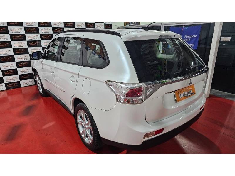 MITSUBISHI - OUTLANDER - 2013/2014 - Branca - R$ 74.900,00