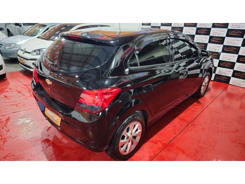 CHEVROLET - ONIX - 2014/2015 - Preta - R$ 55.900,00