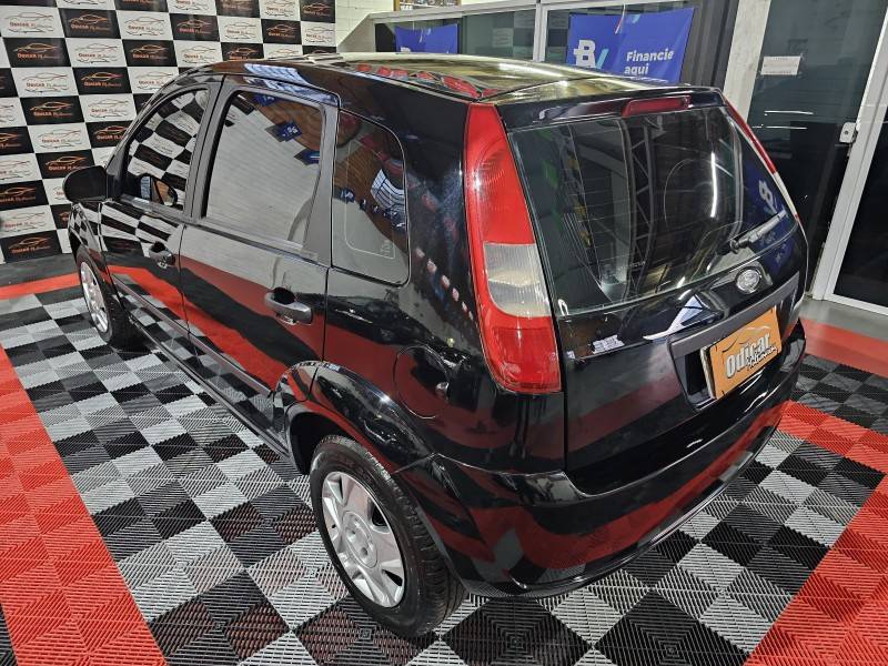 FORD - FIESTA - 2006/2007 - Preta - R$ 22.900,00