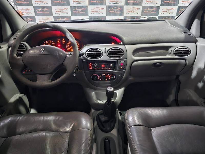 RENAULT - SCÉNIC - 2003/2003 - Prata - R$ 15.900,00