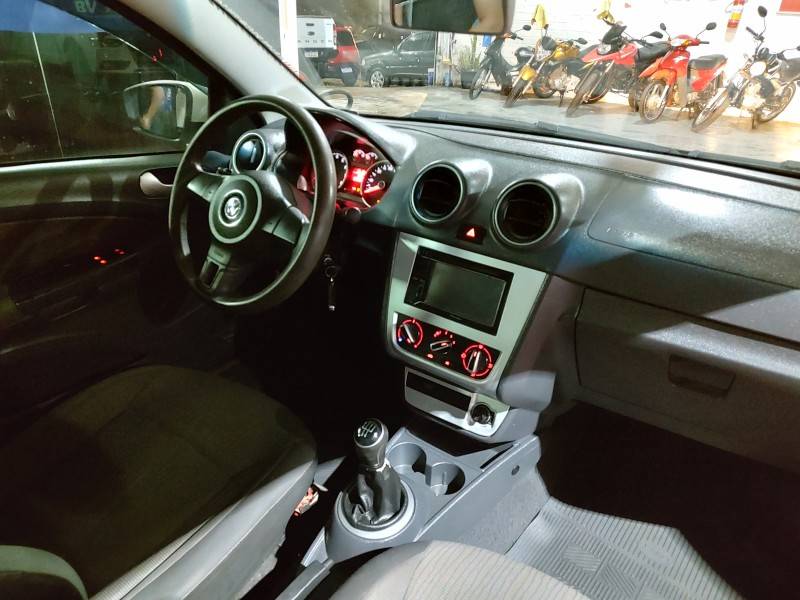 VOLKSWAGEN - SAVEIRO - 2013/2014 - Branca - R$ 49.900,00