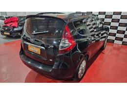 JAC - J6 - 2011/2012 - Preta - R$ 28.900,00