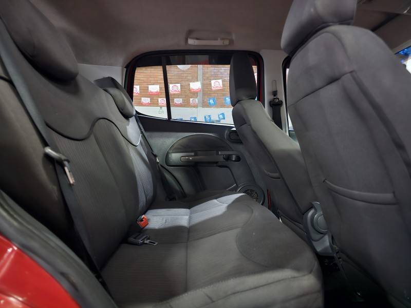 FIAT - UNO - 2011/2012 - Vermelha - R$ 32.900,00