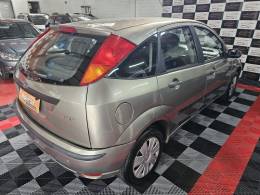 FORD - FOCUS - 2008/2009 - Prata - R$ 29.900,00