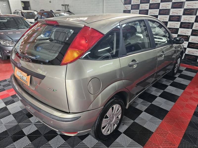 FORD - FOCUS - 2008/2009 - Prata - R$ 29.900,00
