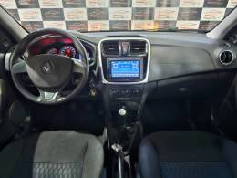 RENAULT - SANDERO - 2015/2016 - Prata - R$ 39.900,00