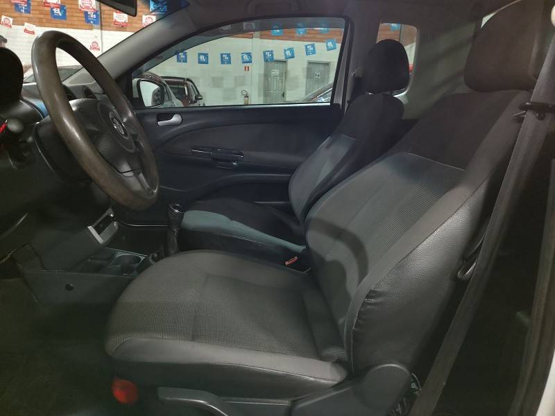 VOLKSWAGEN - SAVEIRO - 2013/2014 - Branca - R$ 49.900,00