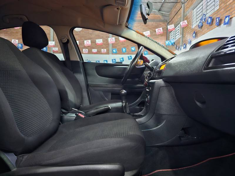 CITROËN - C4 - 2013/2014 - Prata - R$ 35.900,00