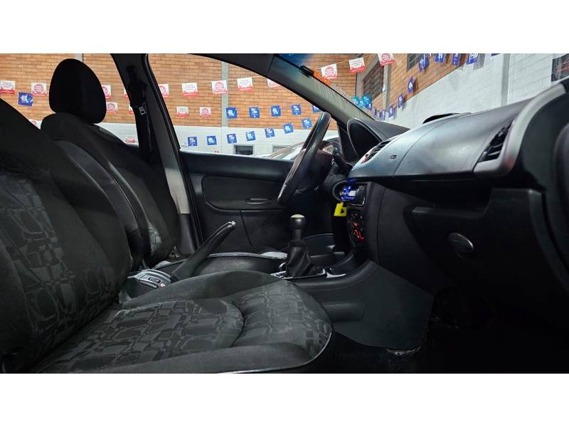 PEUGEOT - 207 - 2010/2011 - Preta - R$ 21.900,00