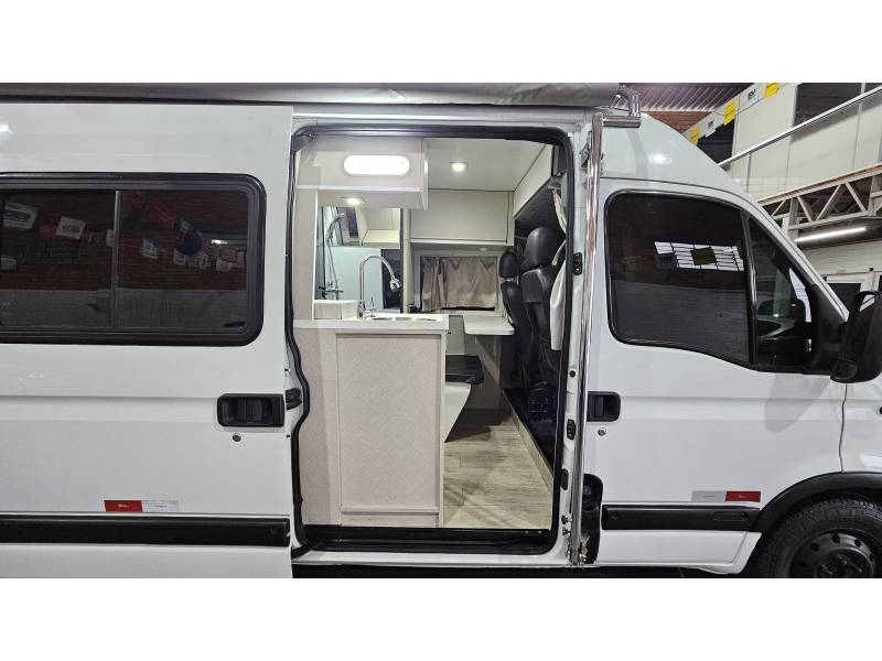 RENAULT - MASTER - 2005/2005 - Branca - R$ 199.900,00