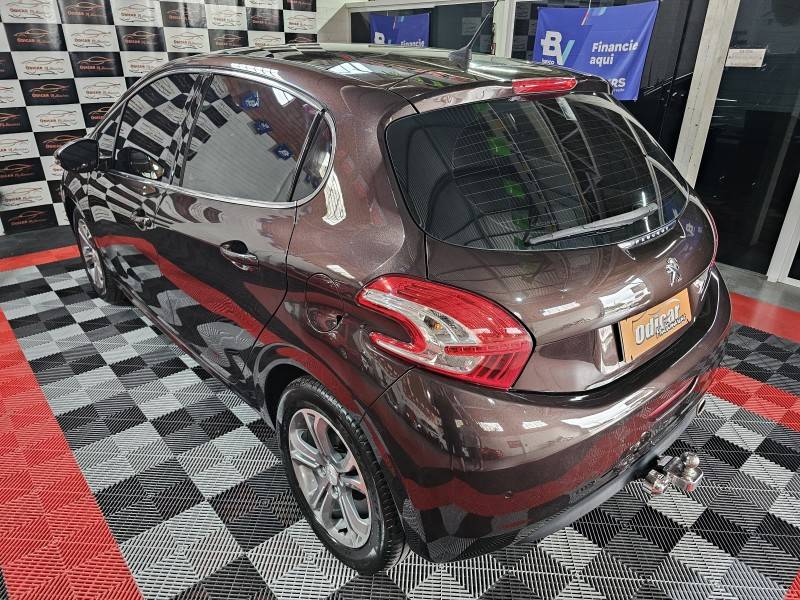 PEUGEOT - 208 - 2013/2014 - Marrom - R$ 41.900,00