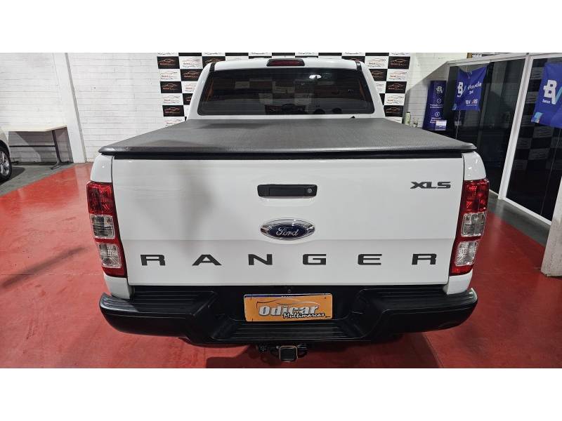FORD - RANGER - 2015/2016 - Branca - R$ 118.900,00