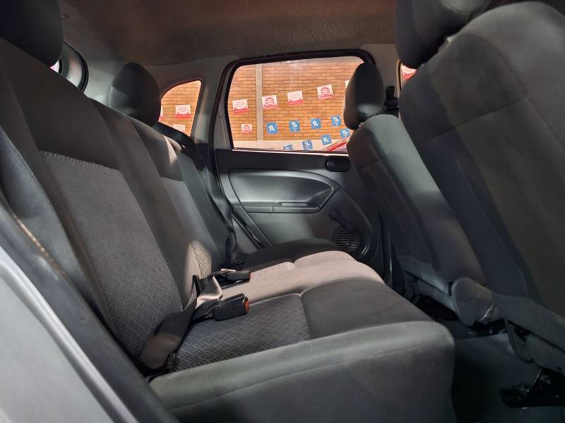 FORD - FIESTA - 2005/2005 - Prata - R$ 18.900,00