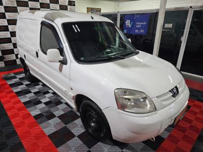 PEUGEOT - PARTNER - 2011/2011 - Branca - R$ 29.900,00