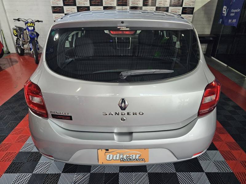RENAULT - SANDERO - 2015/2016 - Prata - R$ 39.900,00