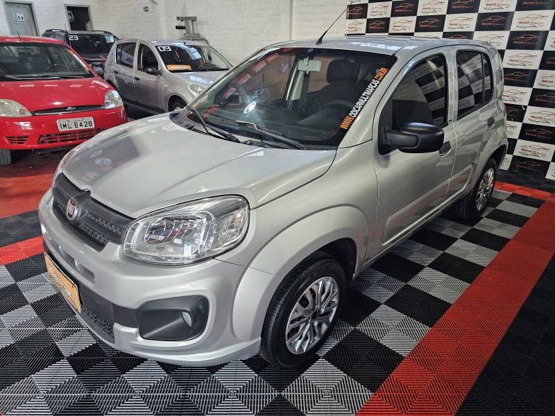 FIAT - UNO - 2017/2017 - Prata - R$ 42.900,00