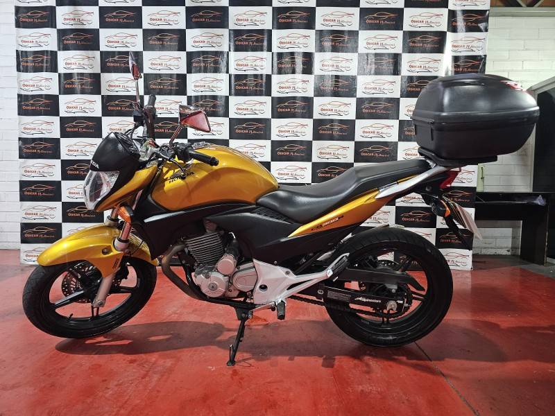 HONDA - CB 300R - 2010/2010 - Amarela - R$ 12.900,00