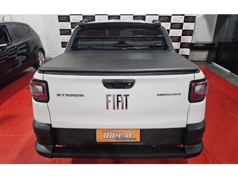 FIAT - STRADA - 2021/2022 - Branca - R$ 84.900,00