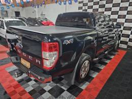 FORD - RANGER - 2012/2013 - Preta - R$ 105.900,00