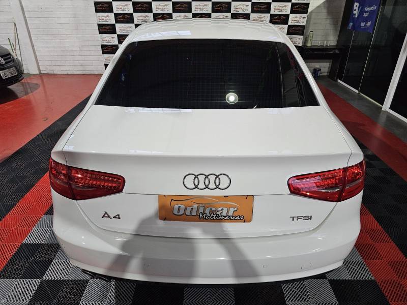 AUDI - A4 - 2015/2015 - Branca - R$ 85.900,00