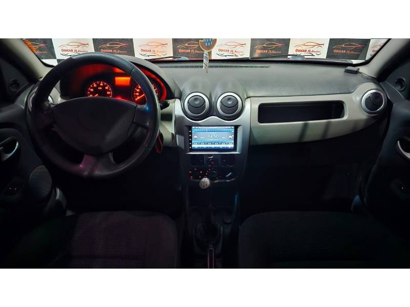 RENAULT - SANDERO - 2010/2011 - Vermelha - R$ 27.900,00