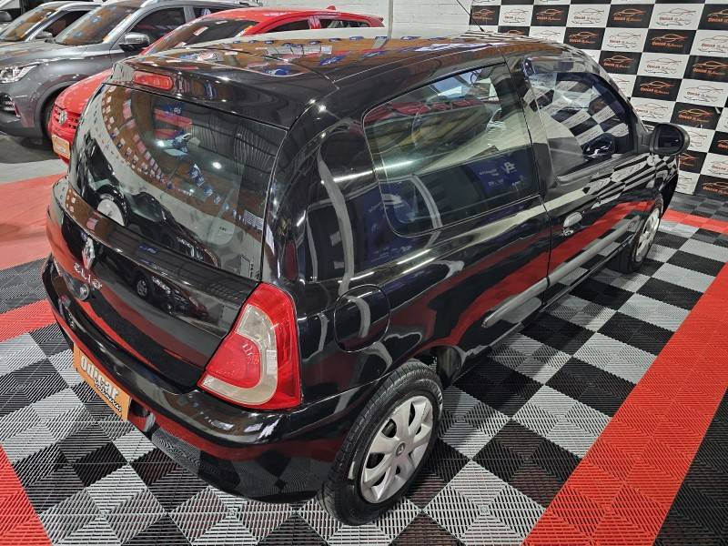 RENAULT - CLIO - 2013/2014 - Preta - R$ 19.900,00