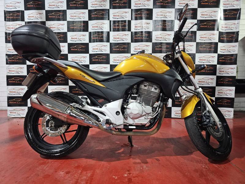 HONDA - CB 300R - 2010/2010 - Amarela - R$ 12.900,00