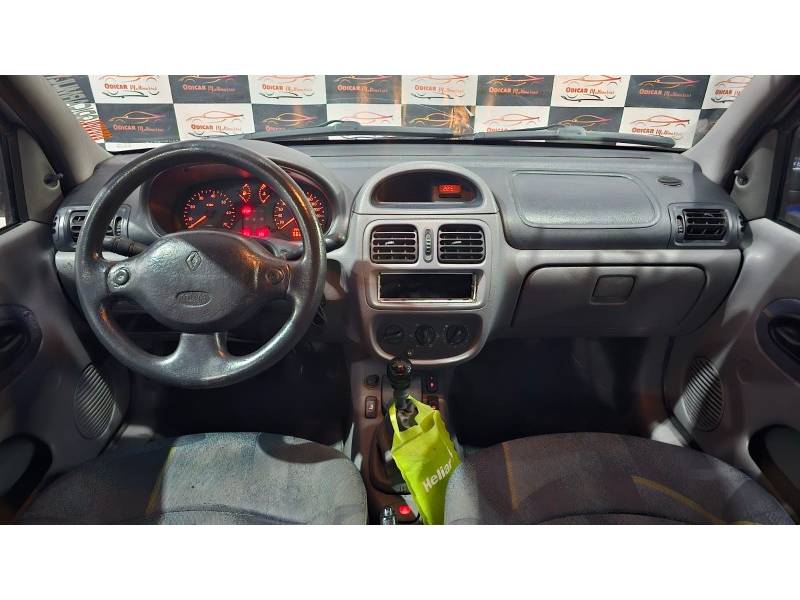 RENAULT - CLIO - 2001/2001 - Cinza - R$ 16.900,00