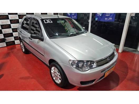 FIAT - PALIO - 2005/2006 - Prata - R$ 25.900,00
