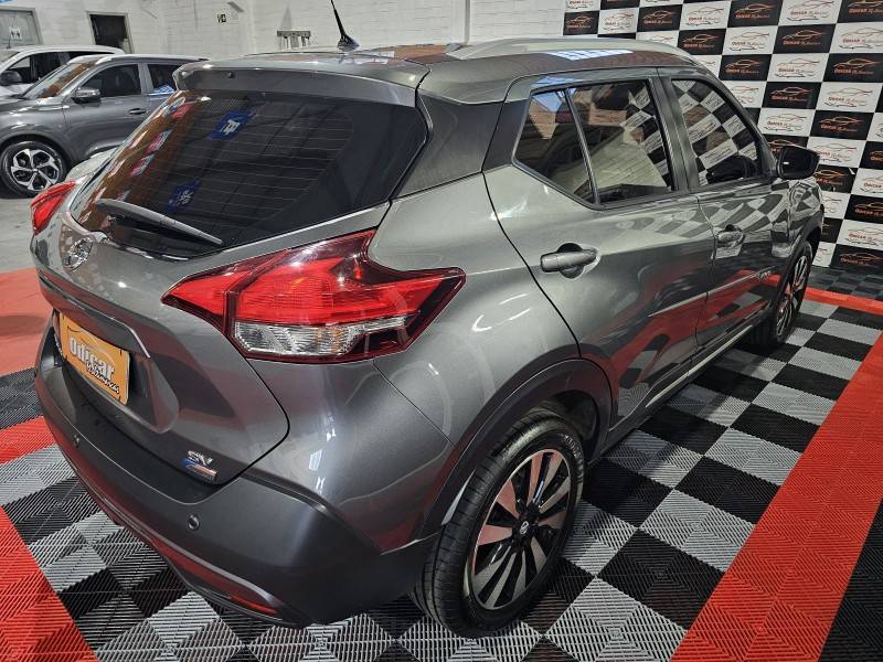 NISSAN - KICKS - 2017/2018 - Cinza - R$ 82.900,00