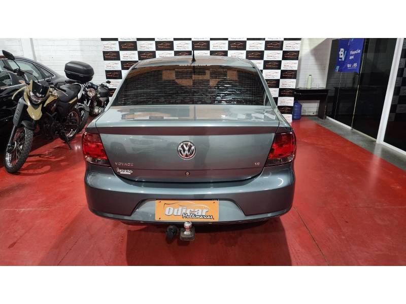 VOLKSWAGEN - VOYAGE - 2010/2011 - Prata - R$ 35.900,00