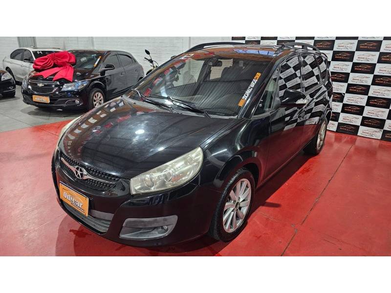 JAC - J6 - 2011/2012 - Preta - R$ 28.900,00