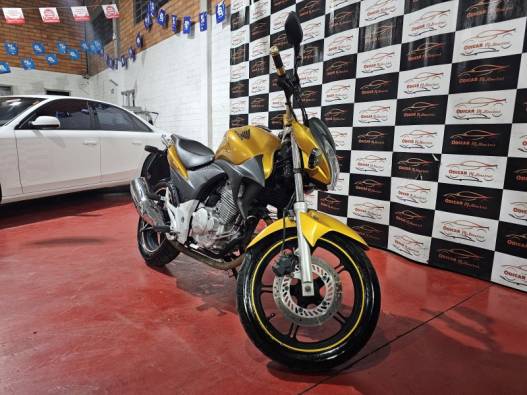 HONDA - CB 300R - 2010/2010 - Amarela - R$ 12.900,00
