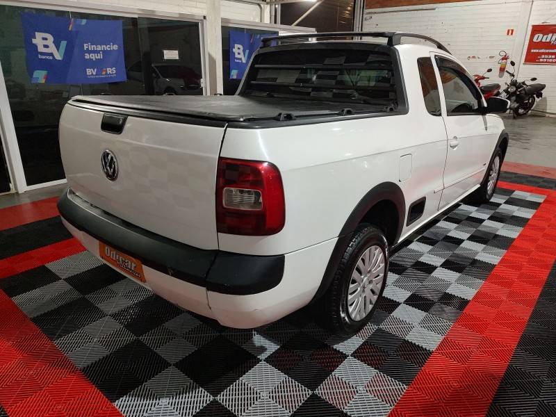 VOLKSWAGEN - SAVEIRO - 2013/2014 - Branca - R$ 49.900,00