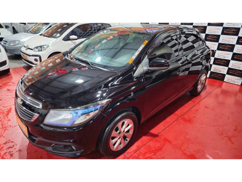 CHEVROLET - ONIX - 2014/2015 - Preta - R$ 51.900,00