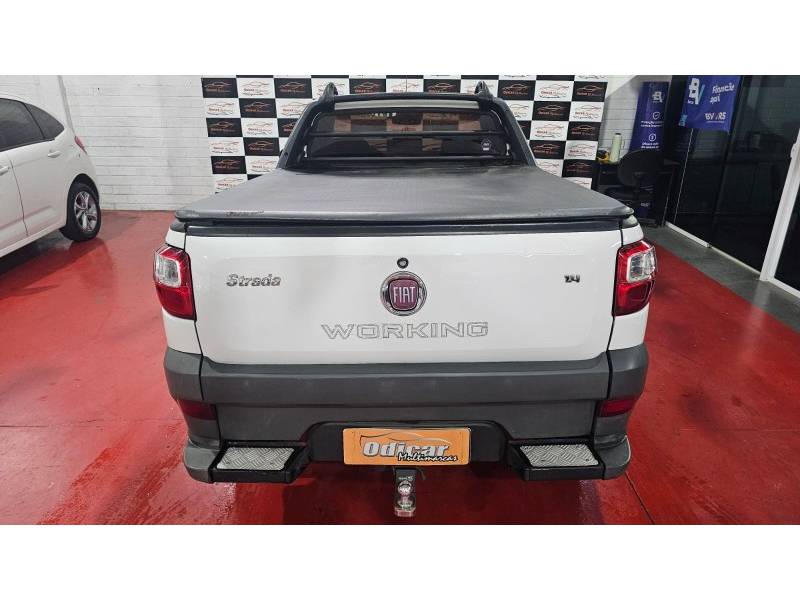 FIAT - STRADA - 2015/2015 - Branca - R$ 46.900,00