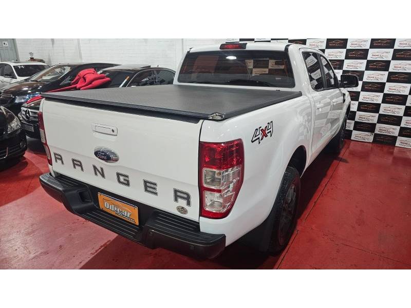 FORD - RANGER - 2018/2019 - Branca - R$ 138.000,00