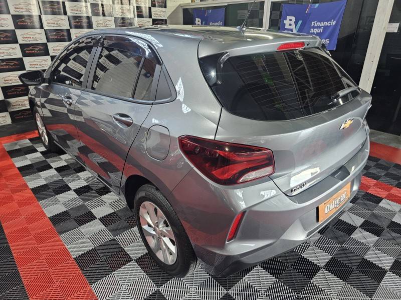 CHEVROLET - ONIX - 2022/2022 - Cinza - R$ 72.900,00