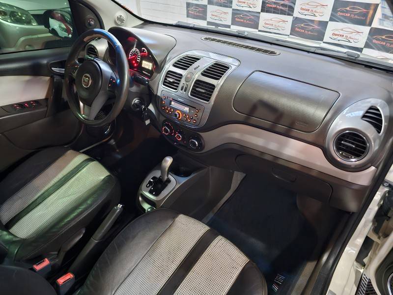 FIAT - SIENA - 2015/2016 - Branca - R$ 39.900,00