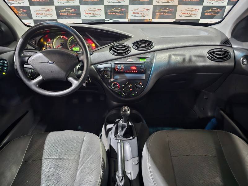 FORD - FOCUS - 2007/2008 - Preta - R$ 28.900,00