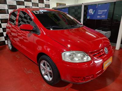 VOLKSWAGEN - FOX - 2008/2009 - Vermelha - R$ 23.900,00