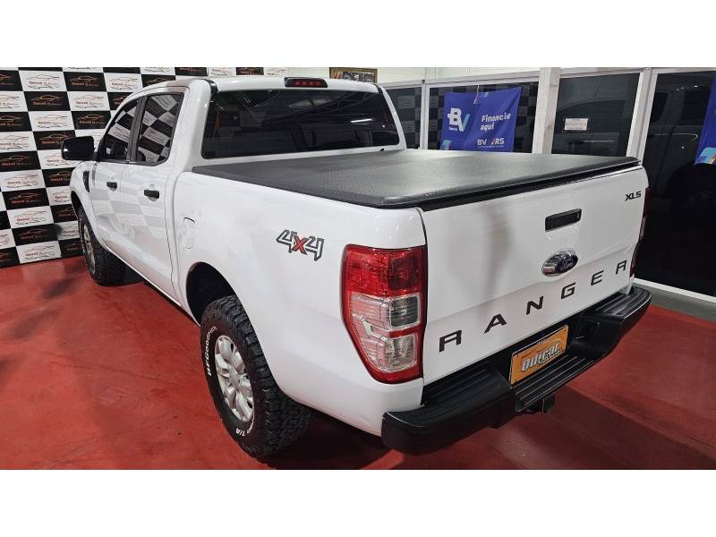 FORD - RANGER - 2015/2016 - Branca - R$ 118.900,00