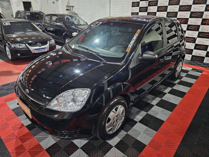 FORD - FIESTA - 2006/2007 - Preta - R$ 22.900,00