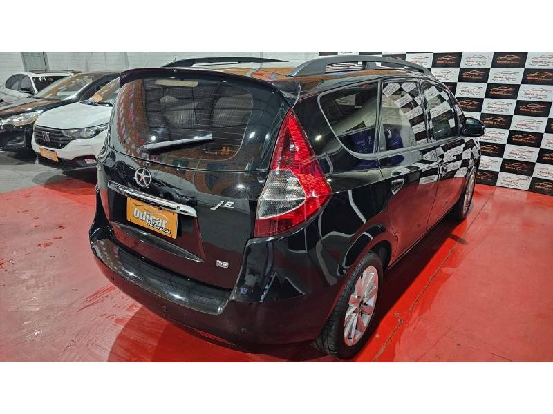 JAC - J6 - 2011/2012 - Preta - R$ 28.900,00