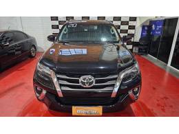 TOYOTA - HILUX SW4 - 2020/2020 - Preta - R$ 263.900,00