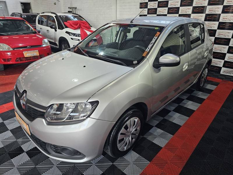 RENAULT - SANDERO - 2015/2016 - Prata - R$ 39.900,00