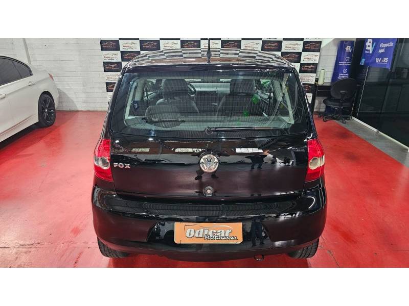 VOLKSWAGEN - FOX - 2007/2008 - Preta - R$ 21.900,00