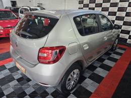 RENAULT - SANDERO - 2015/2016 - Prata - R$ 39.900,00