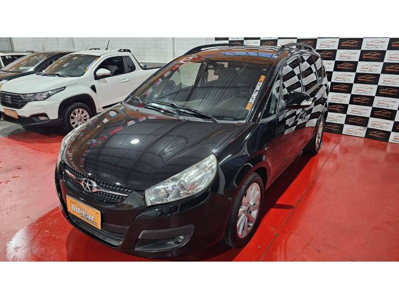 JAC - J6 - 2011/2012 - Preta - R$ 28.900,00